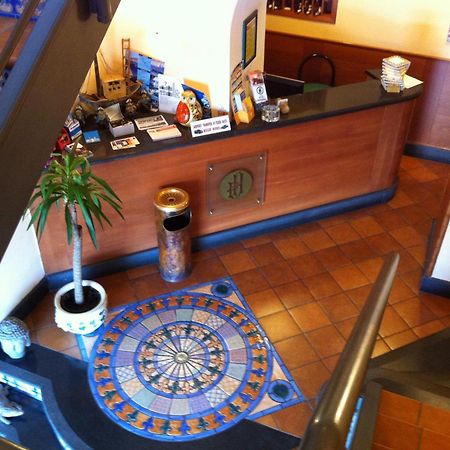 Hotel Potenza Napels Buitenkant foto
