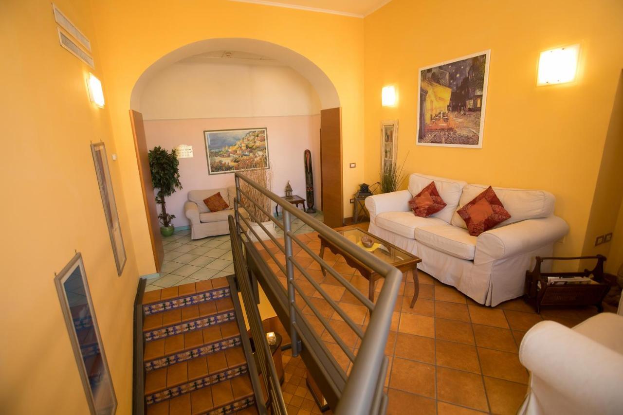 Hotel Potenza Napels Buitenkant foto