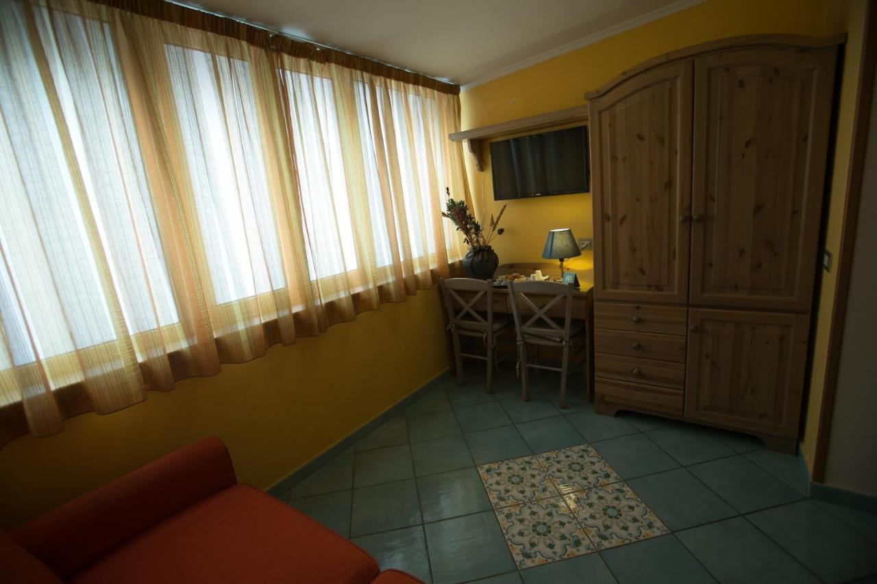 Hotel Potenza Napels Buitenkant foto